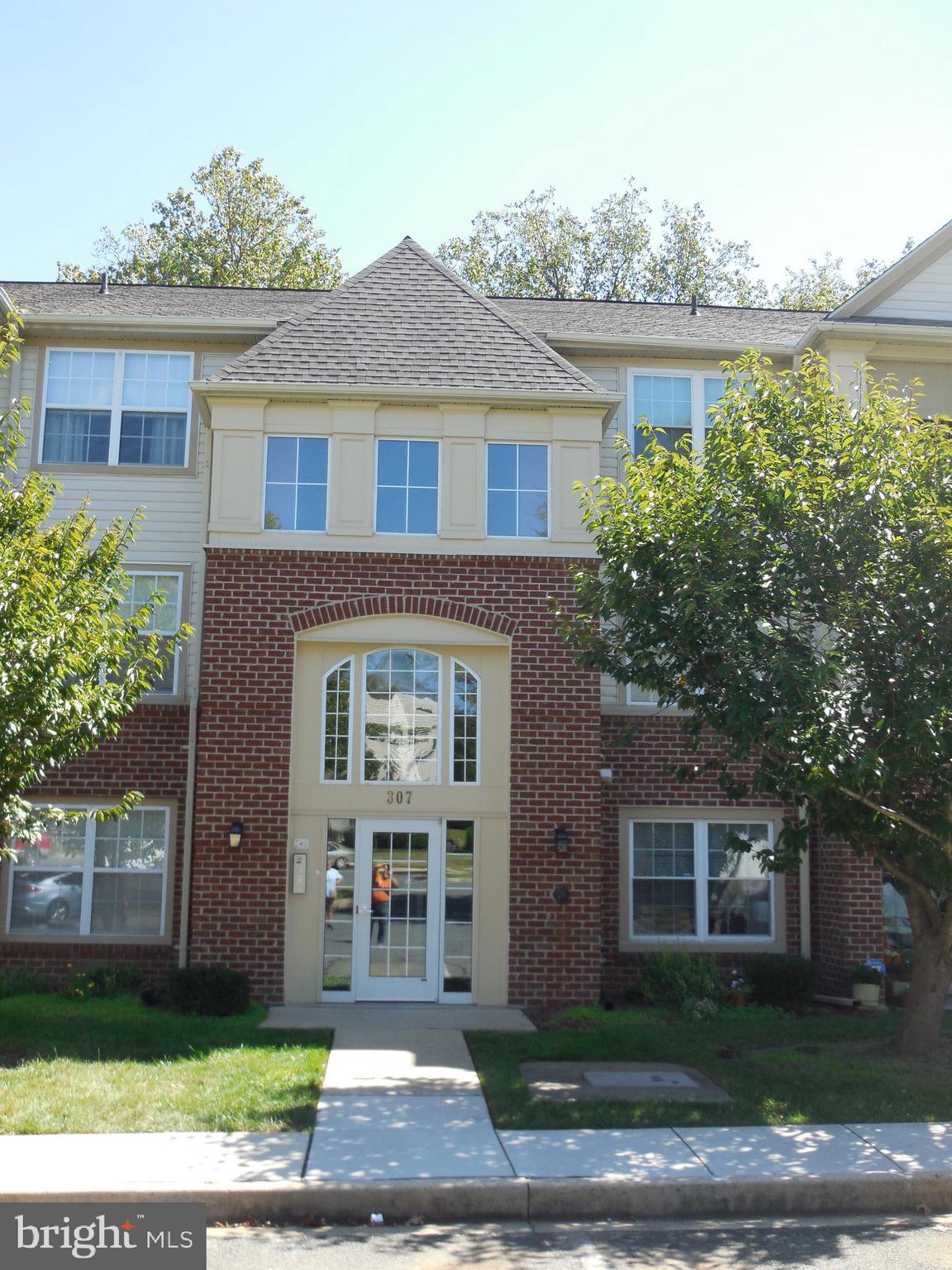 LAURELS CONDO - Residential