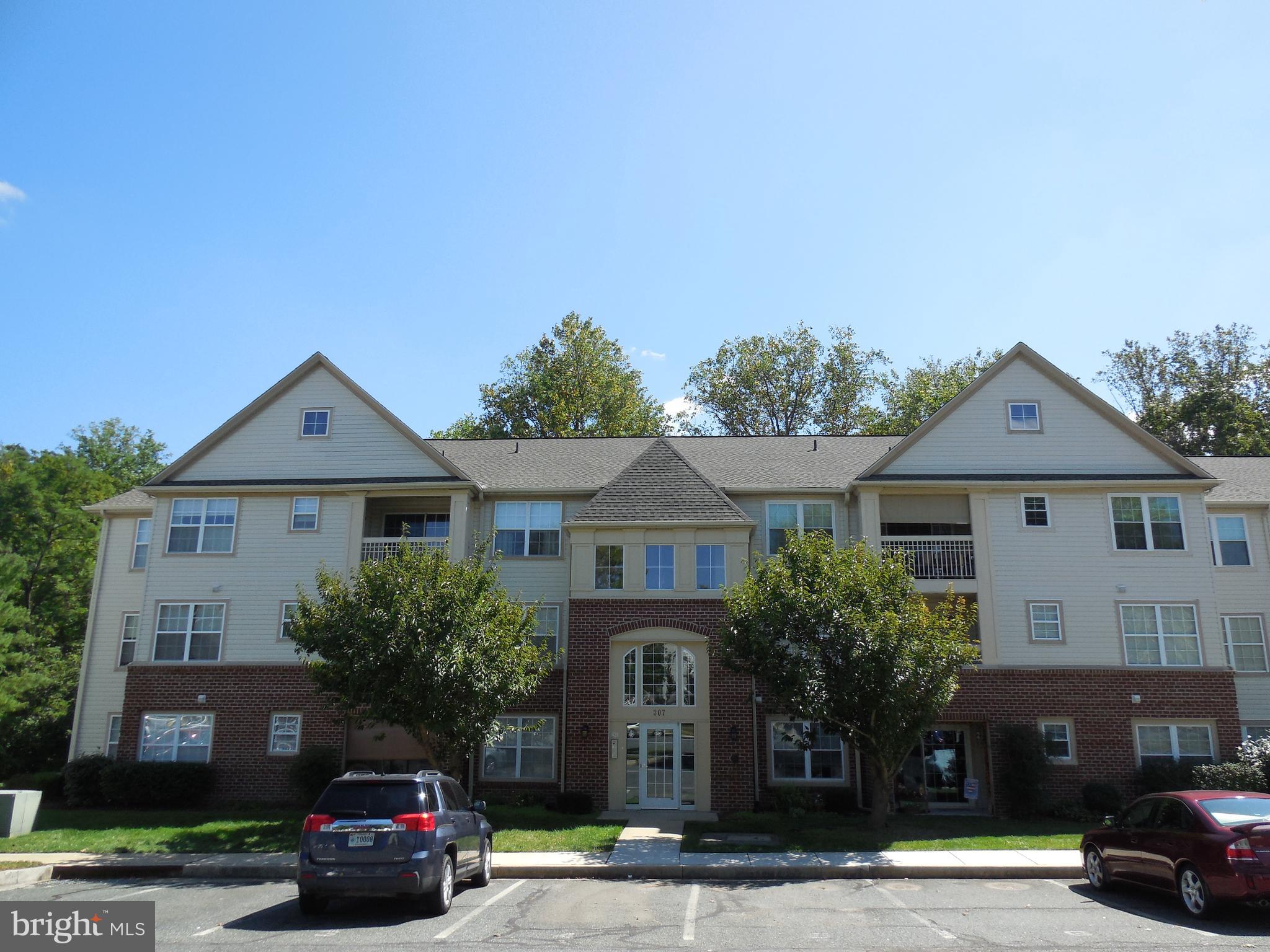 LAURELS CONDO - Residential