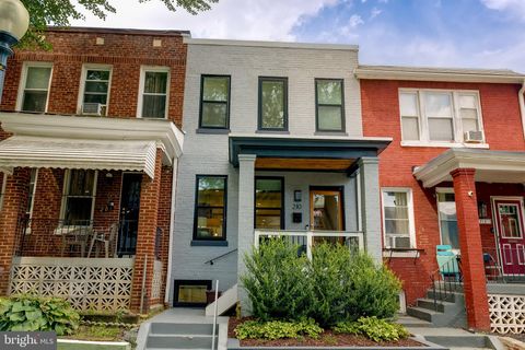 210 CROMWELL TERRACE NE WASHINGTON DC 20002