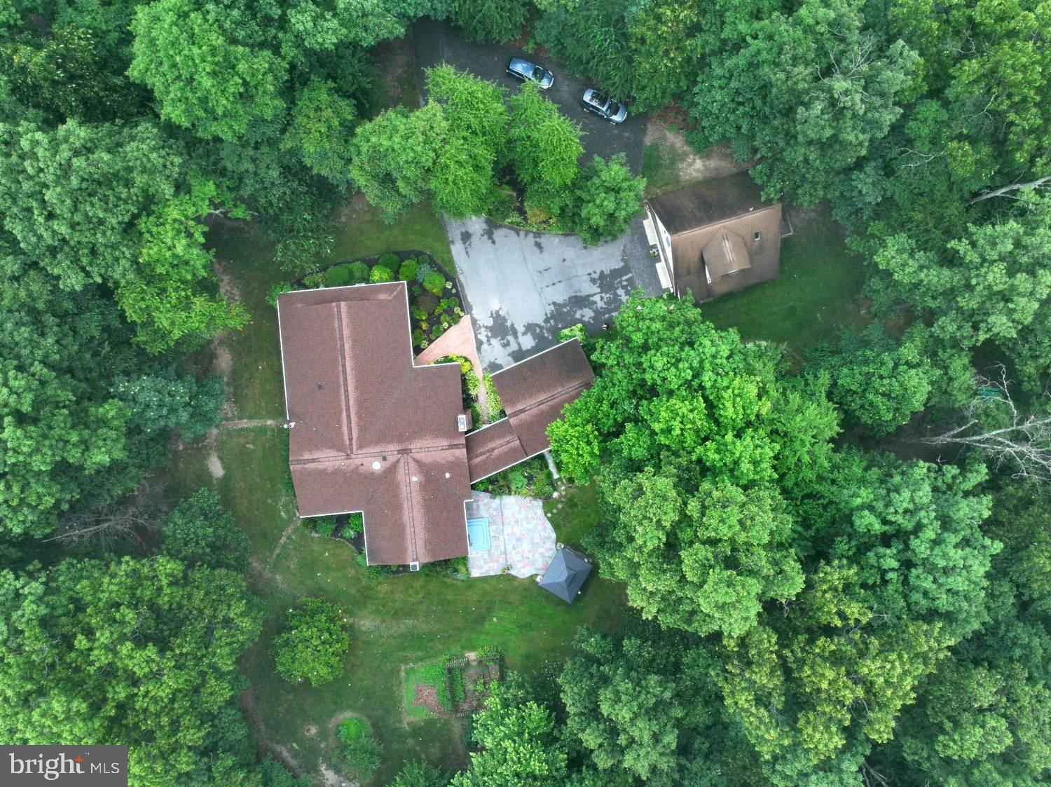 2404 BRADDOCK ROAD