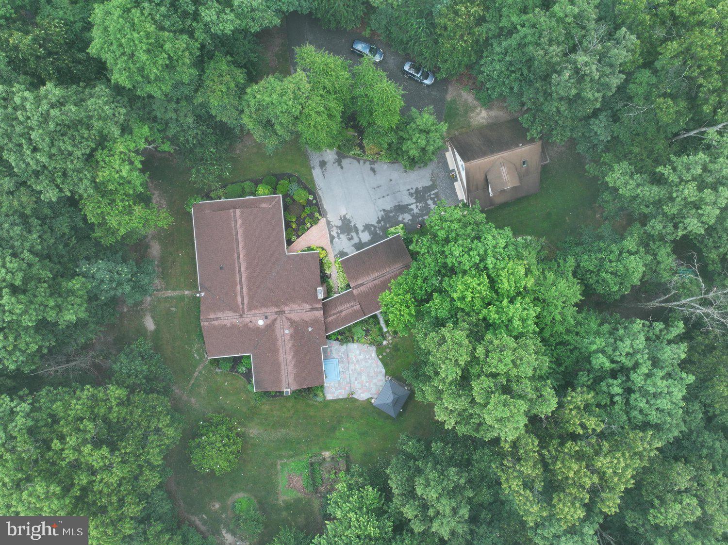 2404 BRADDOCK ROAD