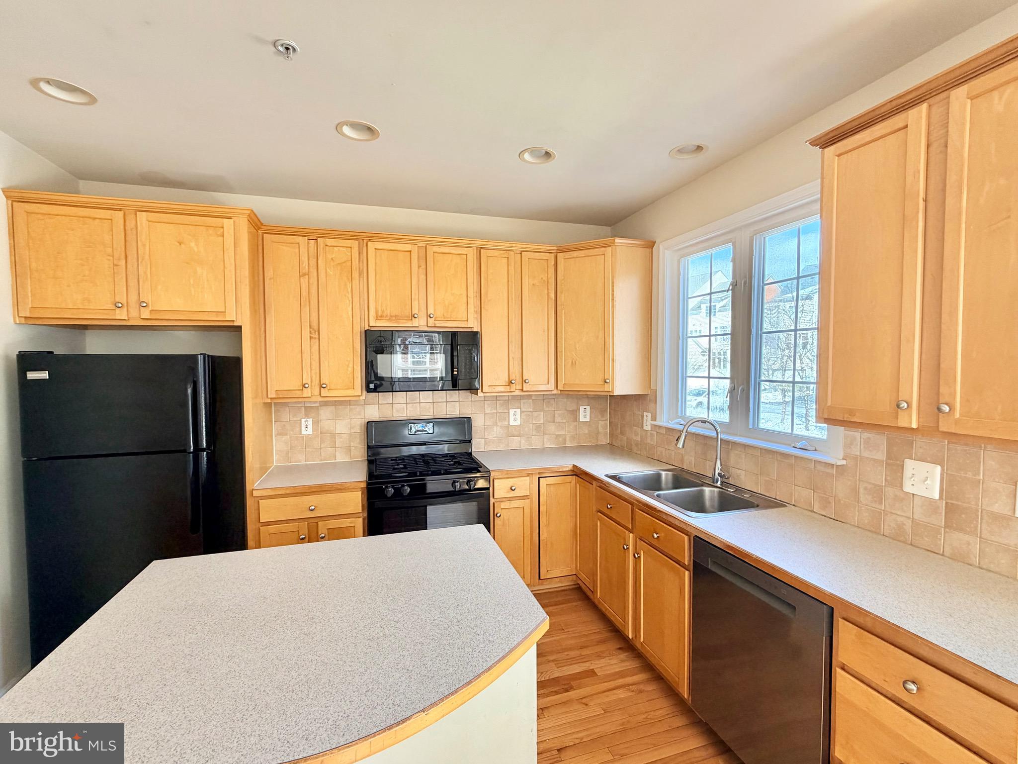 903 CRESTFIELD DRIVE