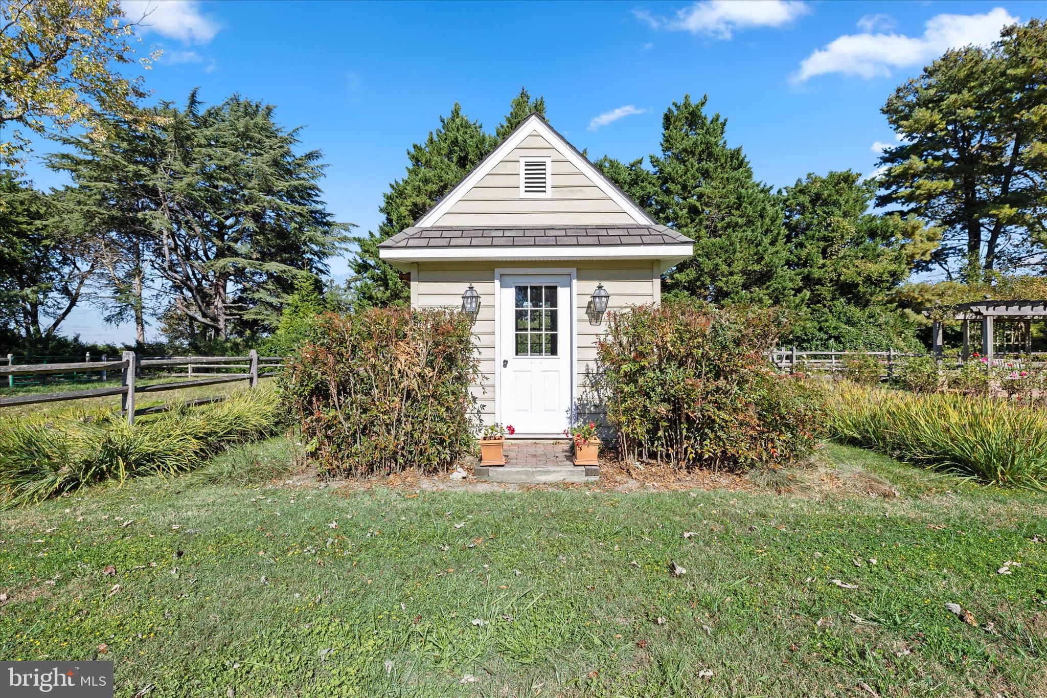 BAILEYS NECK - Residential