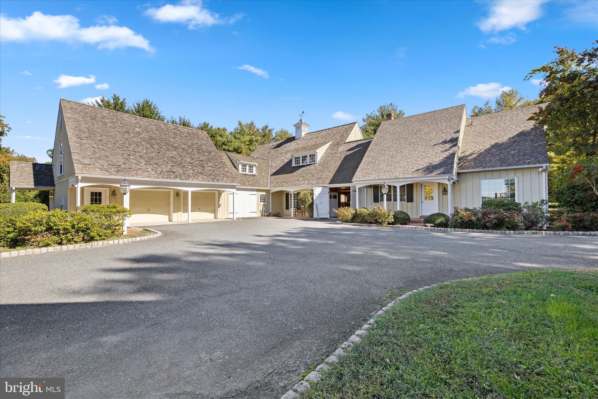 BAILEYS NECK - Residential