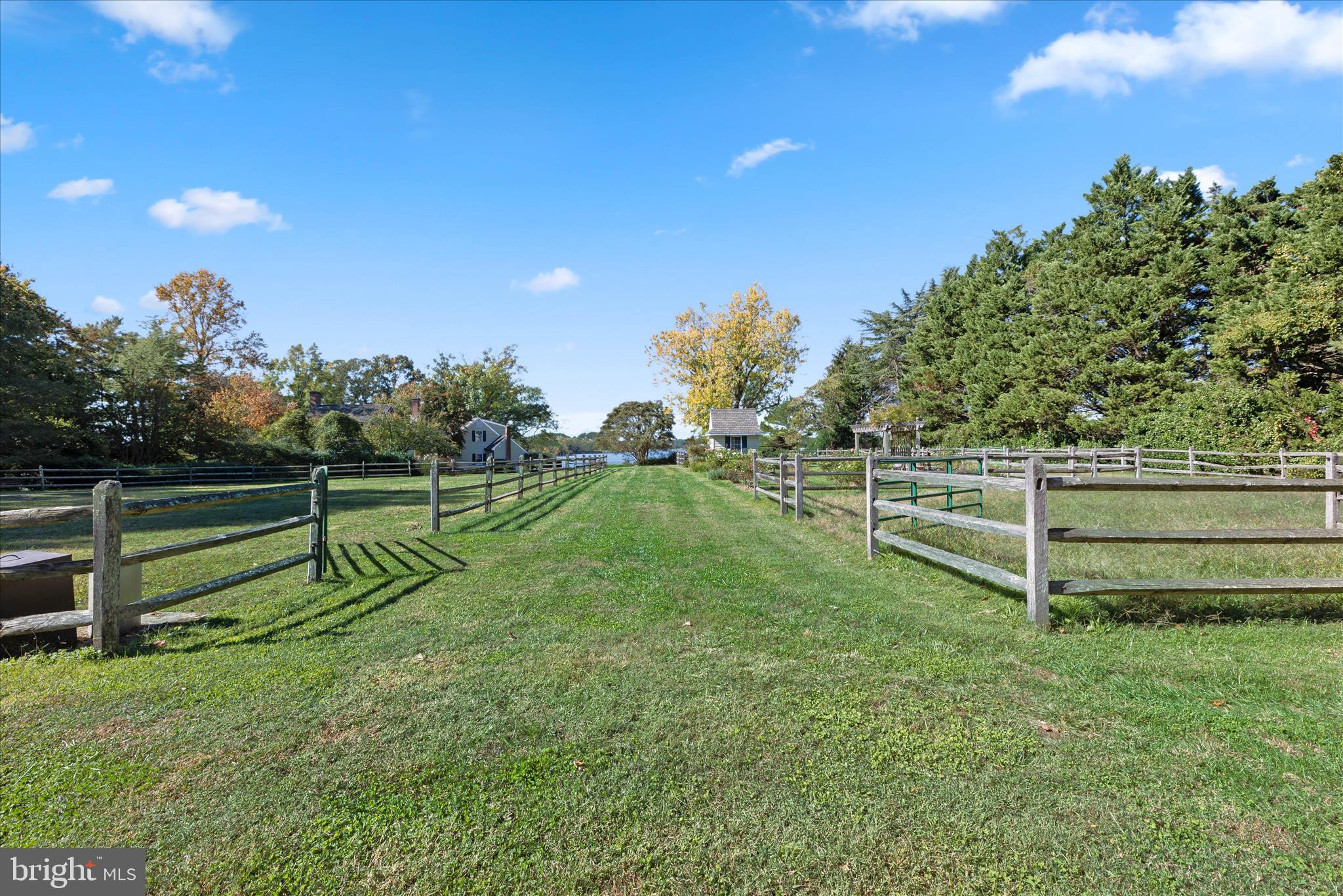 BAILEYS NECK - Residential