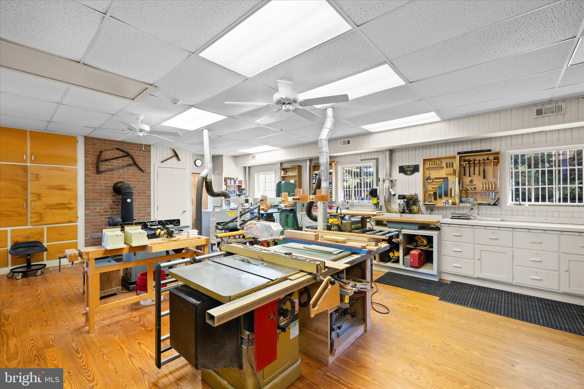 BAILEYS NECK - Residential