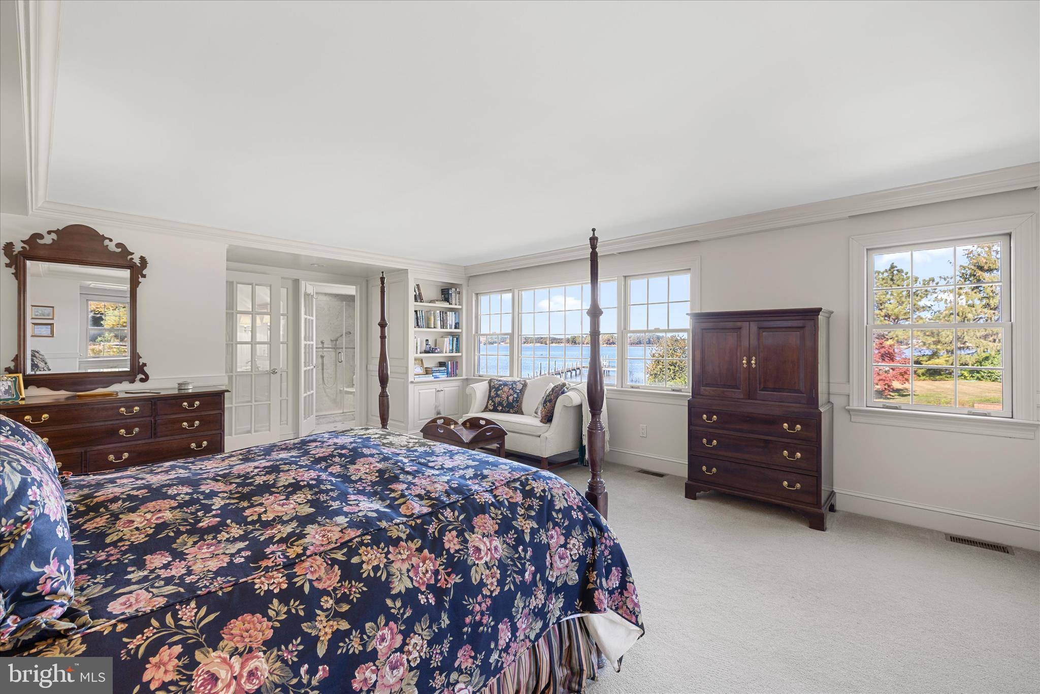 BAILEYS NECK - Residential