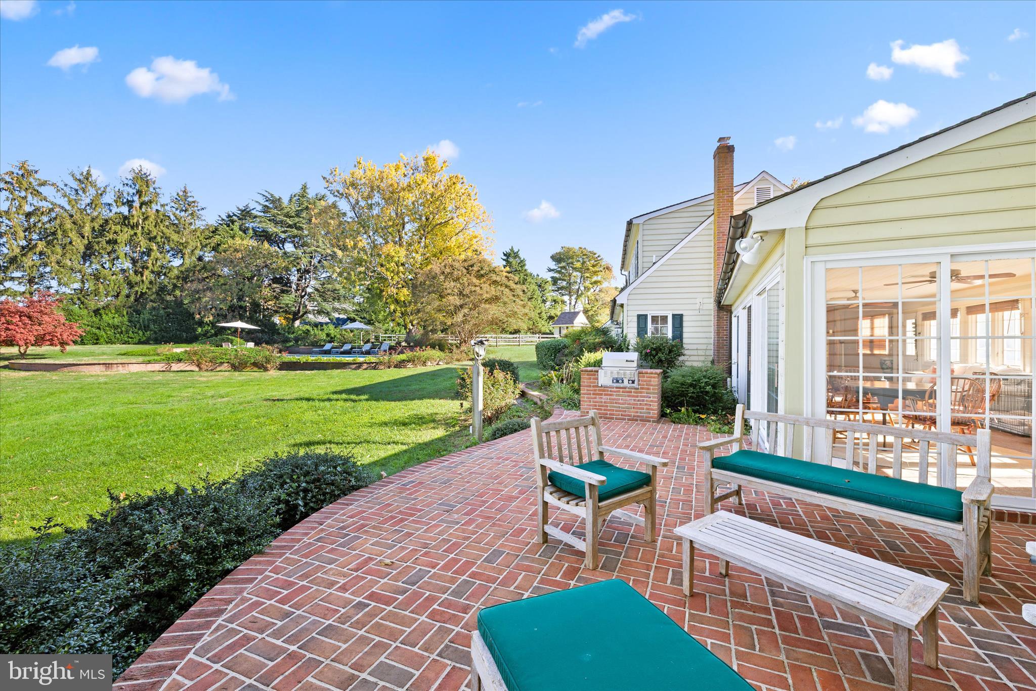 BAILEYS NECK - Residential