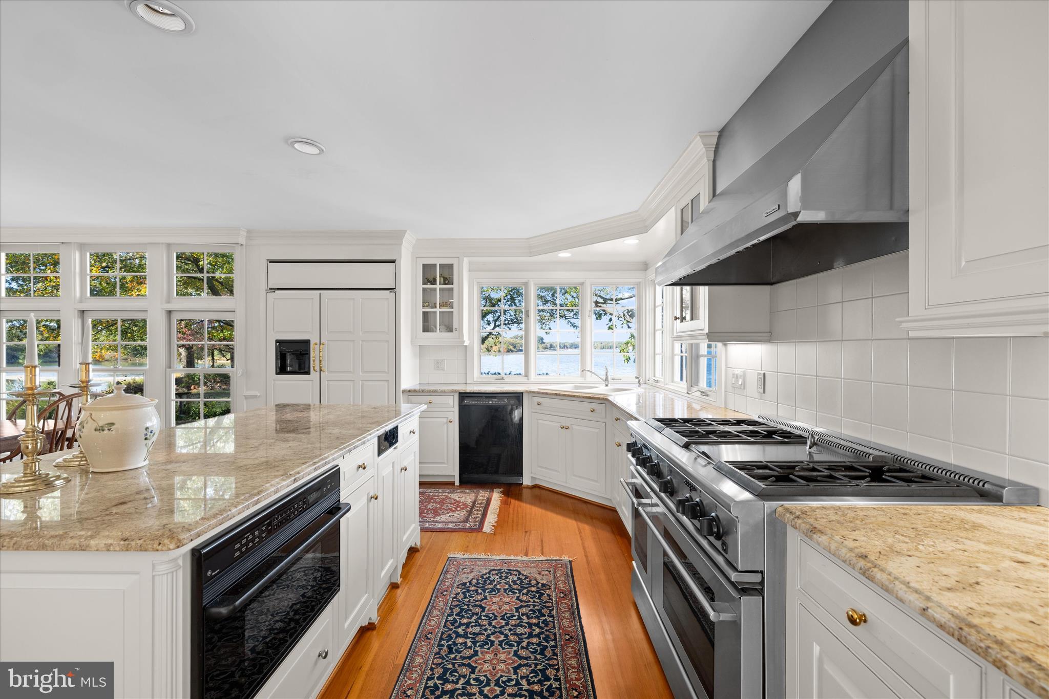 BAILEYS NECK - Residential