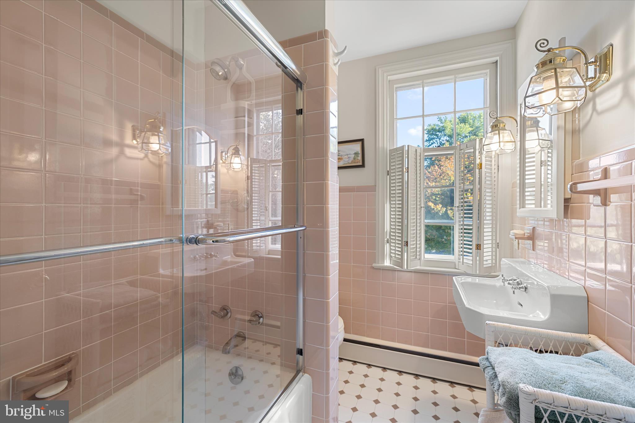 BAILEYS NECK - Residential