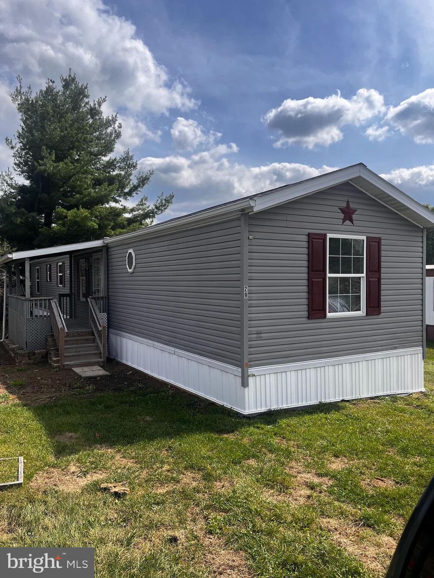 Very nice 2005 Skyline 14x70 manufactured home. 3 bed, 2 bath, large living room and kitchen area. Also includes utility shed. If this home doesn't suit we have two others and will also order you a home of your choice for one of our vacant lots. Lot rent is $325 a month. You don't want to miss out on this one! Buyer must receive community approval prior to settlement.