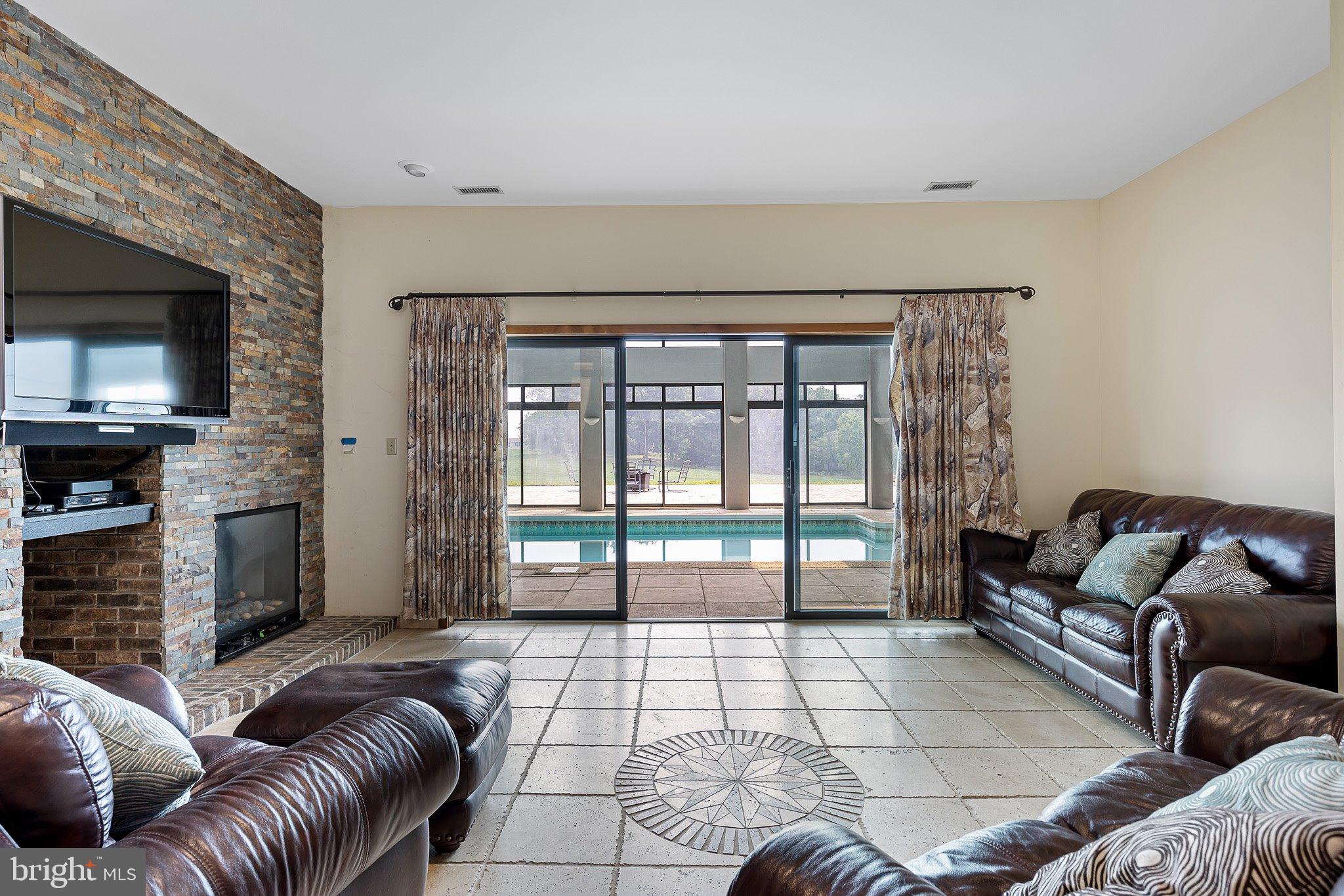 BOHEMIA MEADOWS - Residential