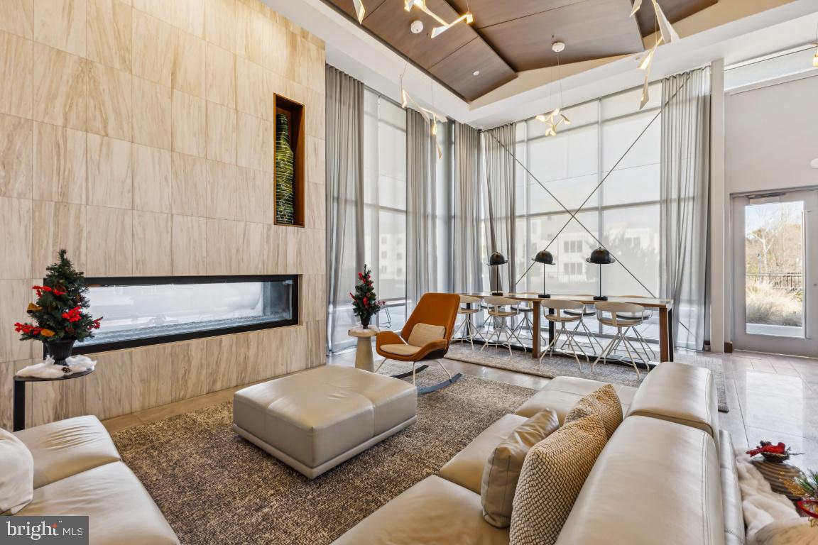 145 RIVERHAVEN DRIVE 422