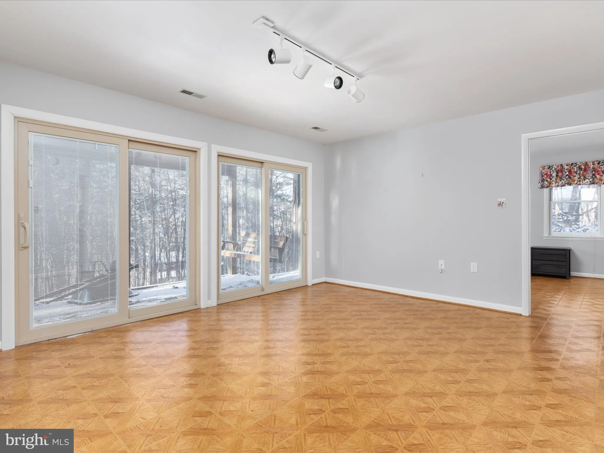 Mount Jackson, Virginia 22842, United States, 3 Bedrooms Bedrooms, ,3 BathroomsBathrooms,Residential,Active,17013