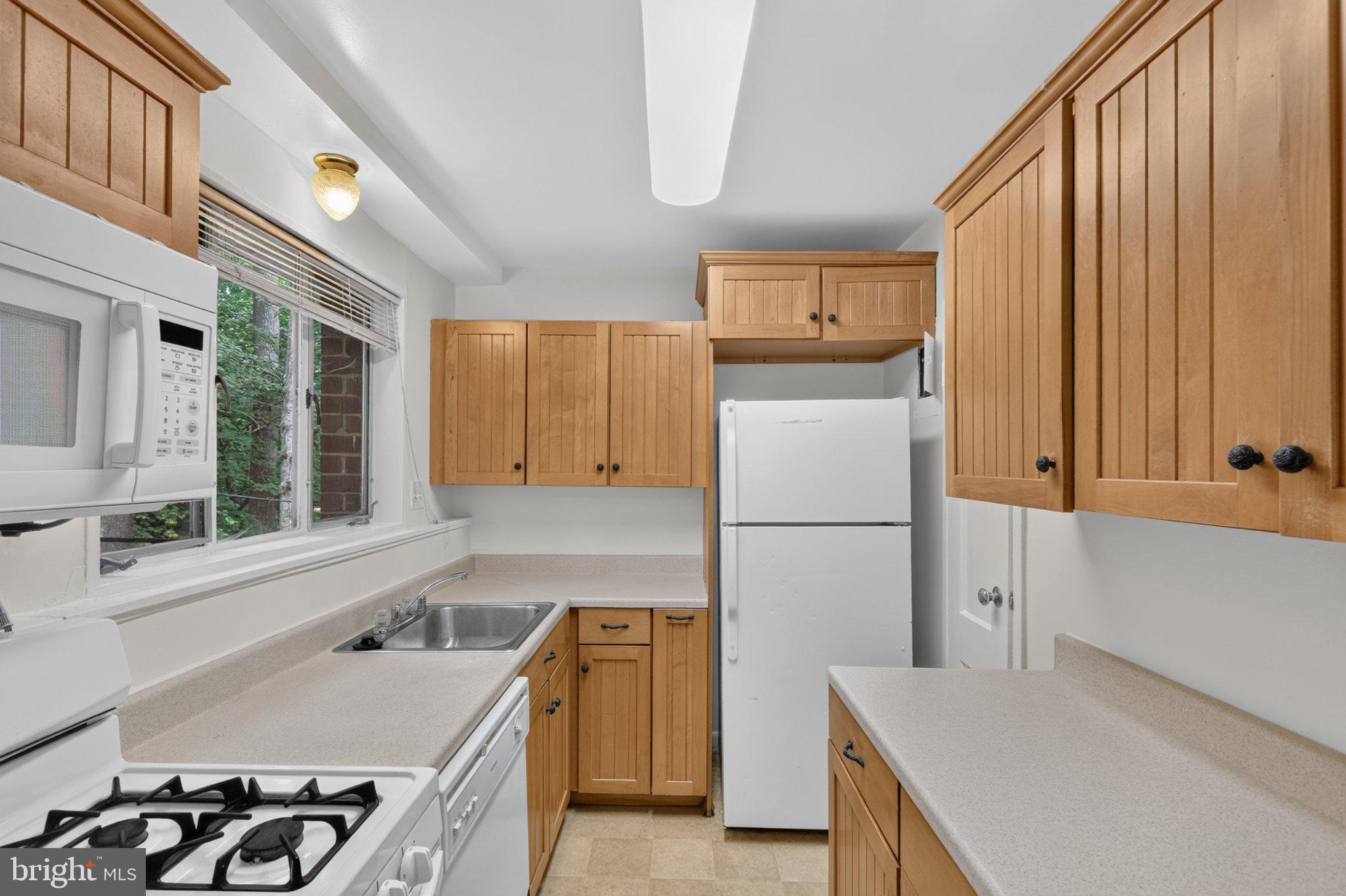 10406 MONTROSE AVENUE 101