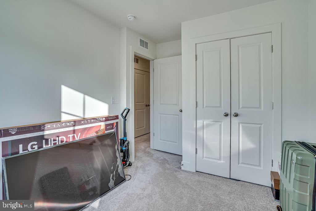 POTOMAC SHORES - Residential Lease