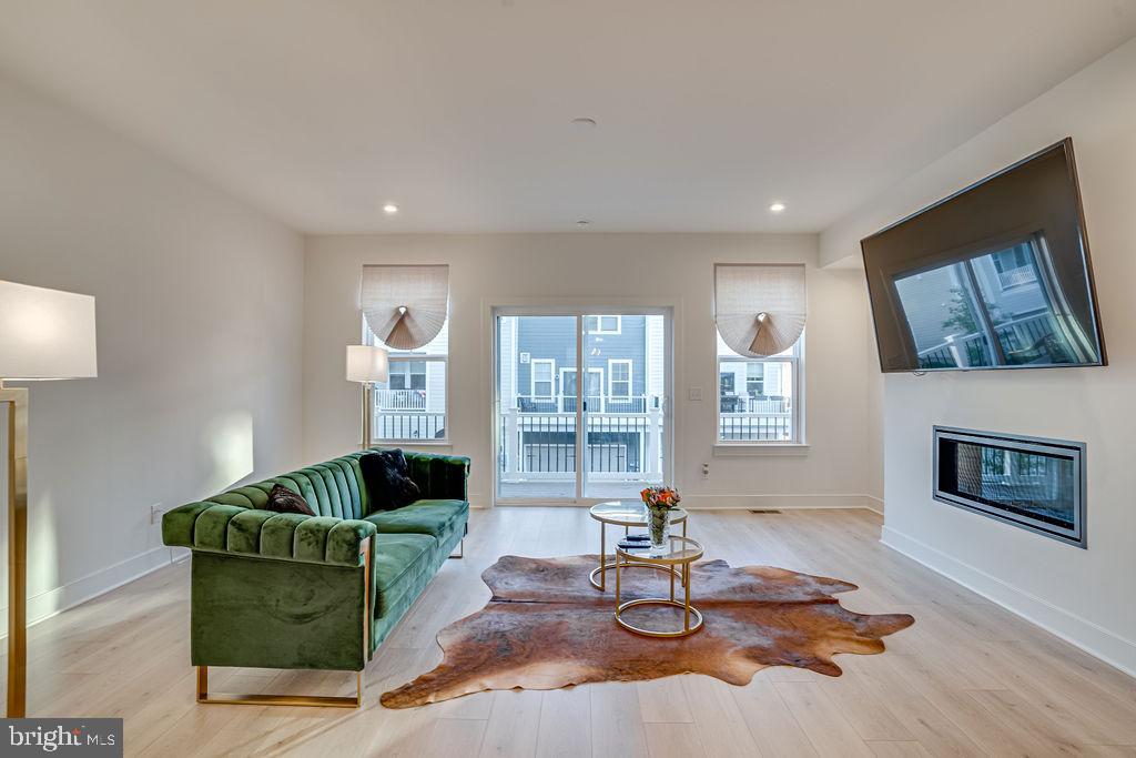 POTOMAC SHORES - Residential Lease