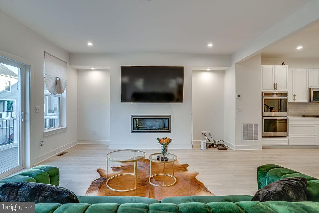 POTOMAC SHORES - Residential Lease