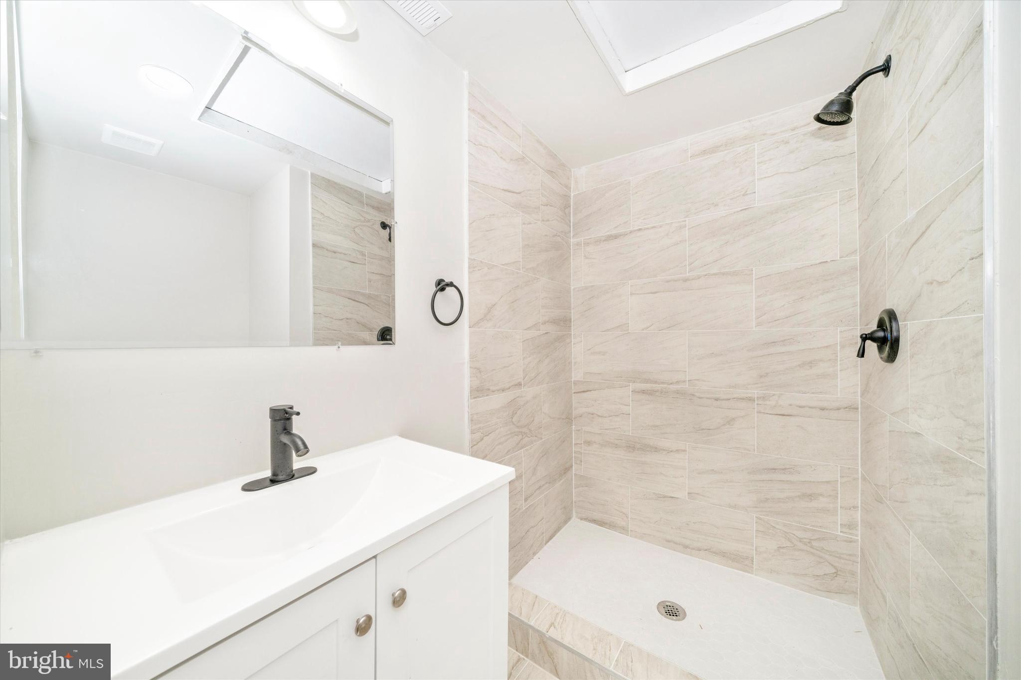 MATTINGLY AVE IND HEAD - Residential