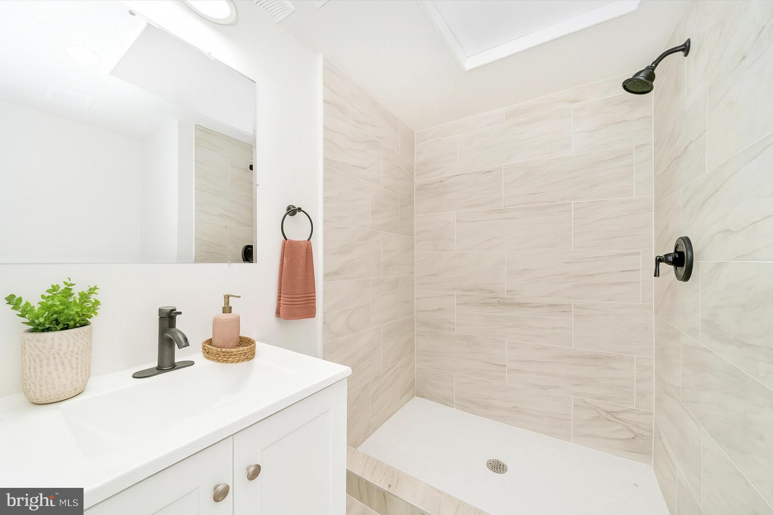 MATTINGLY AVE IND HEAD - Residential