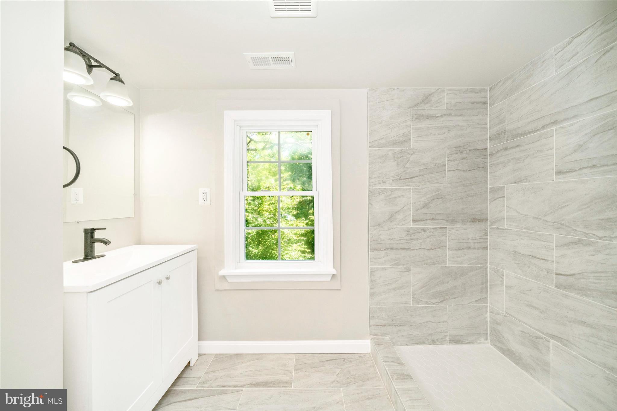 MATTINGLY AVE IND HEAD - Residential