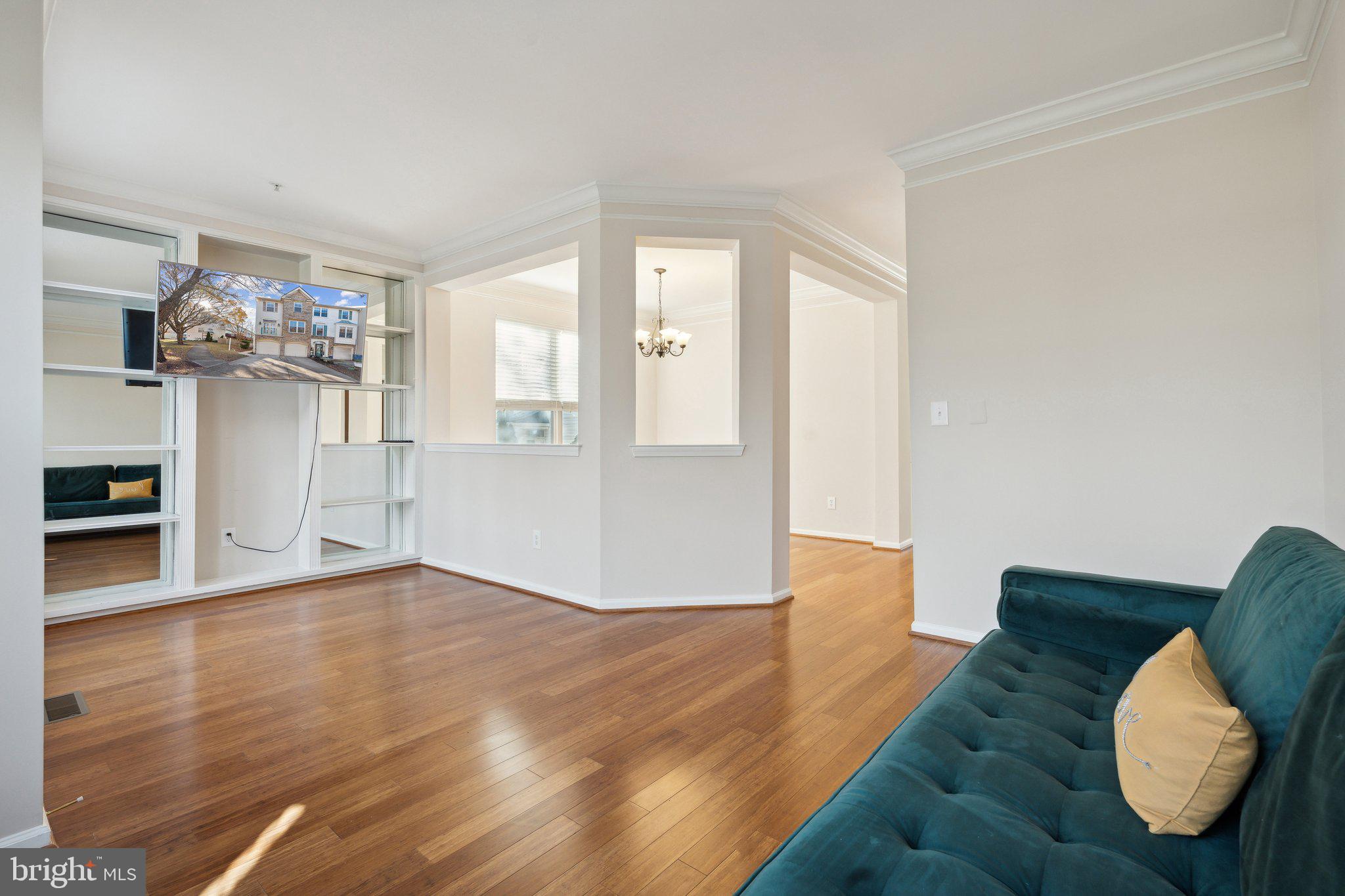 SOUTH RIDING - Residential