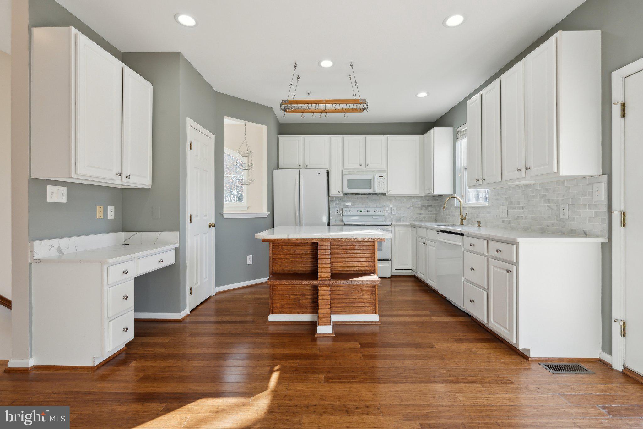 SOUTH RIDING - Residential