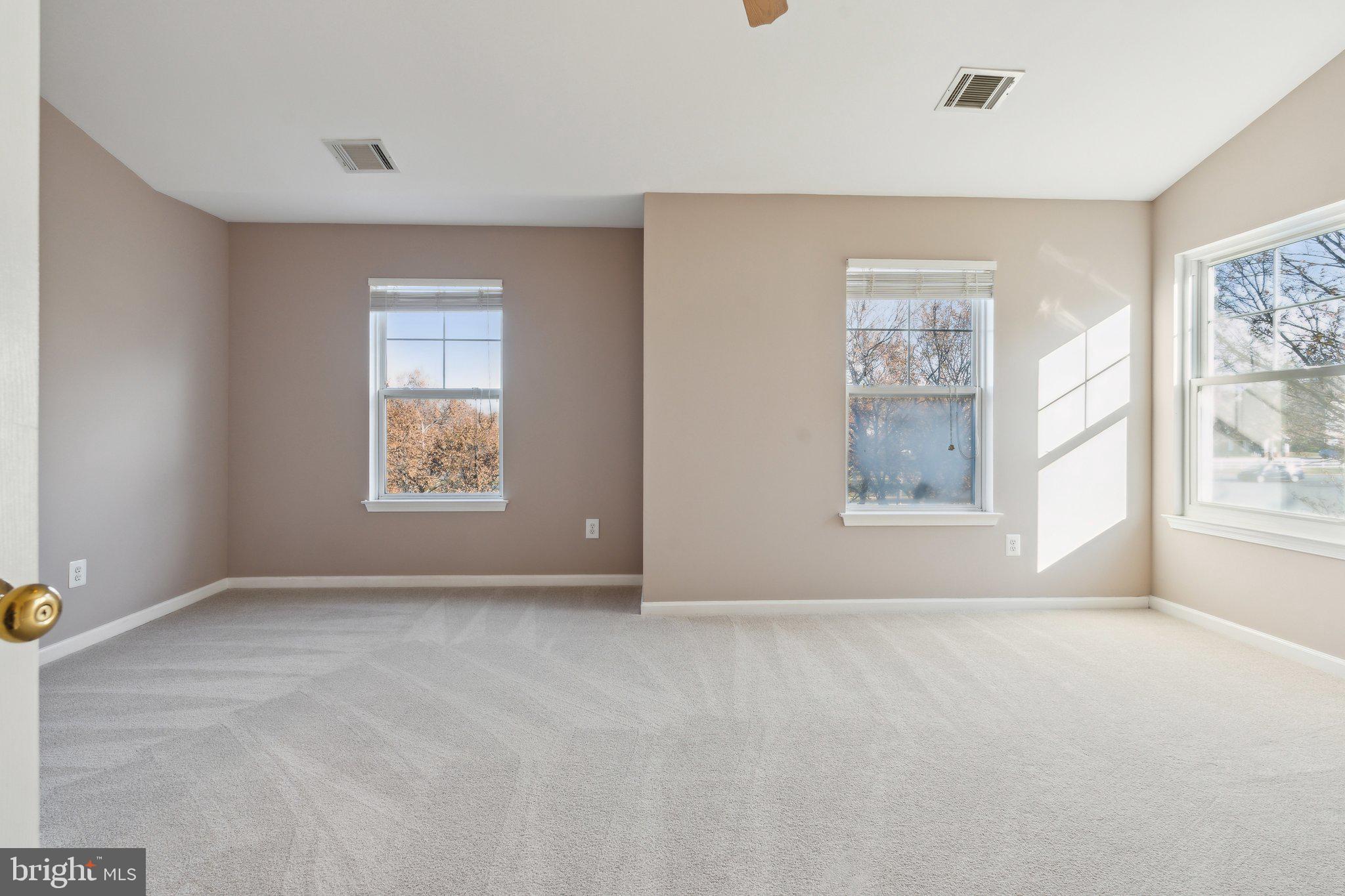 SOUTH RIDING - Residential