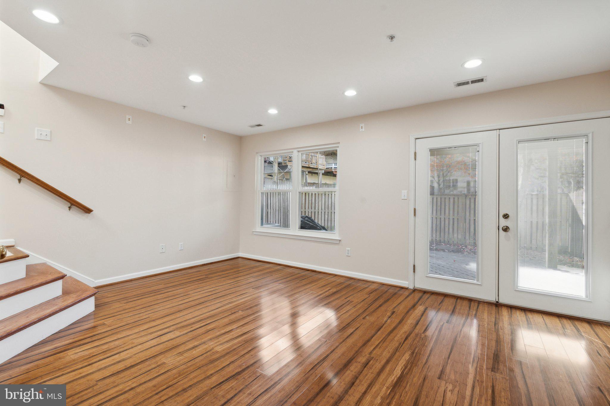 SOUTH RIDING - Residential