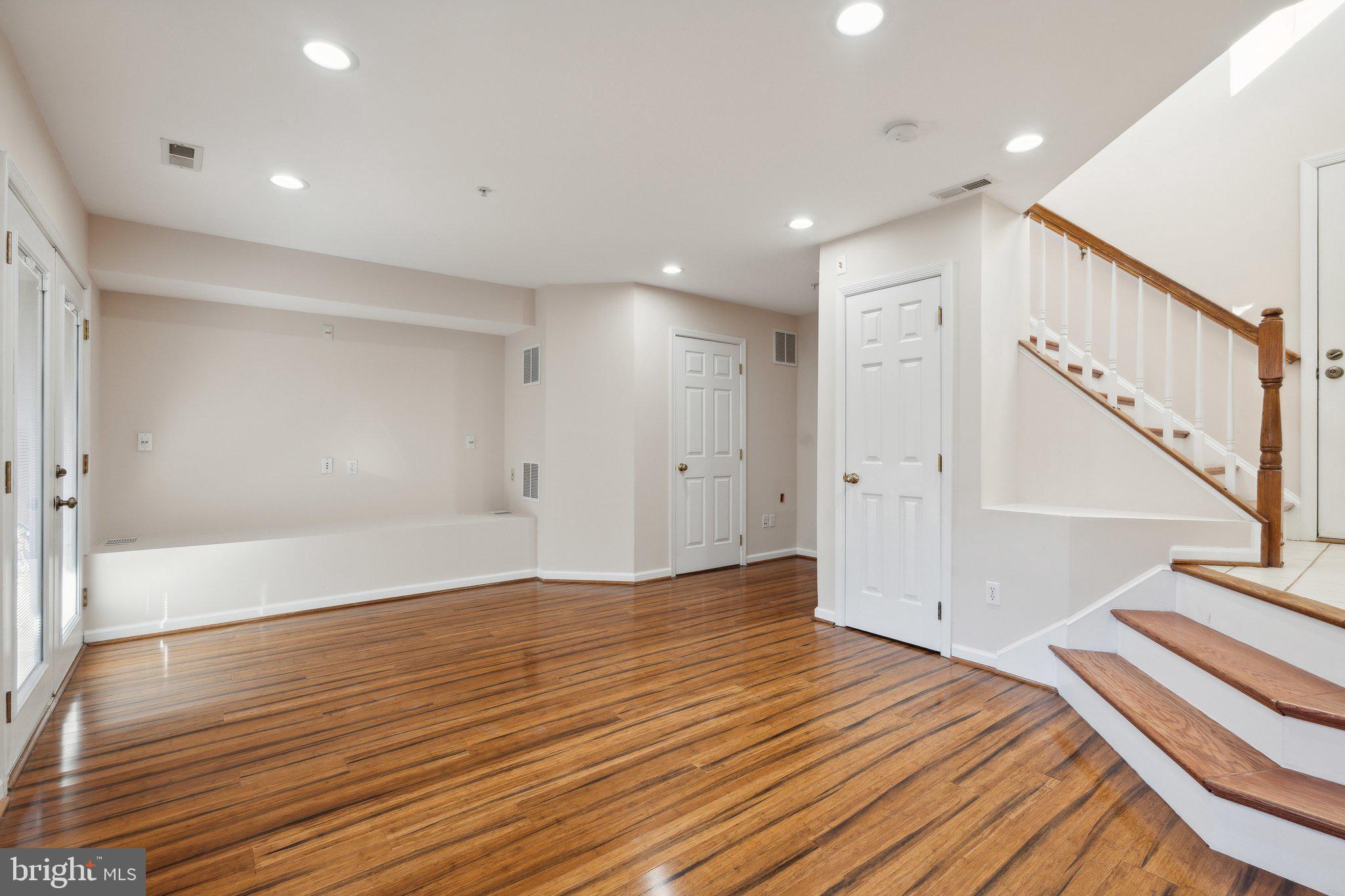 SOUTH RIDING - Residential