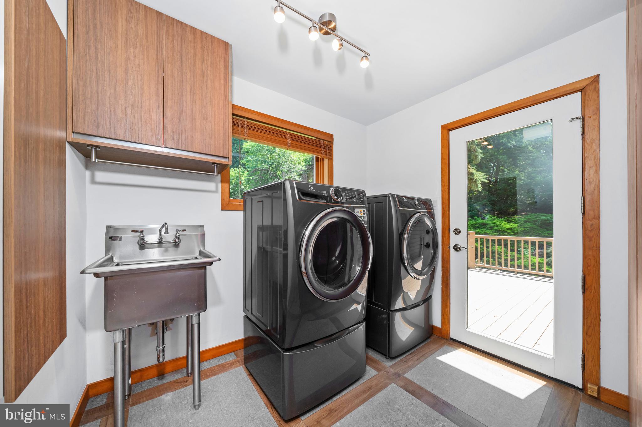 BLUE ROCK MEADOWS - Residential