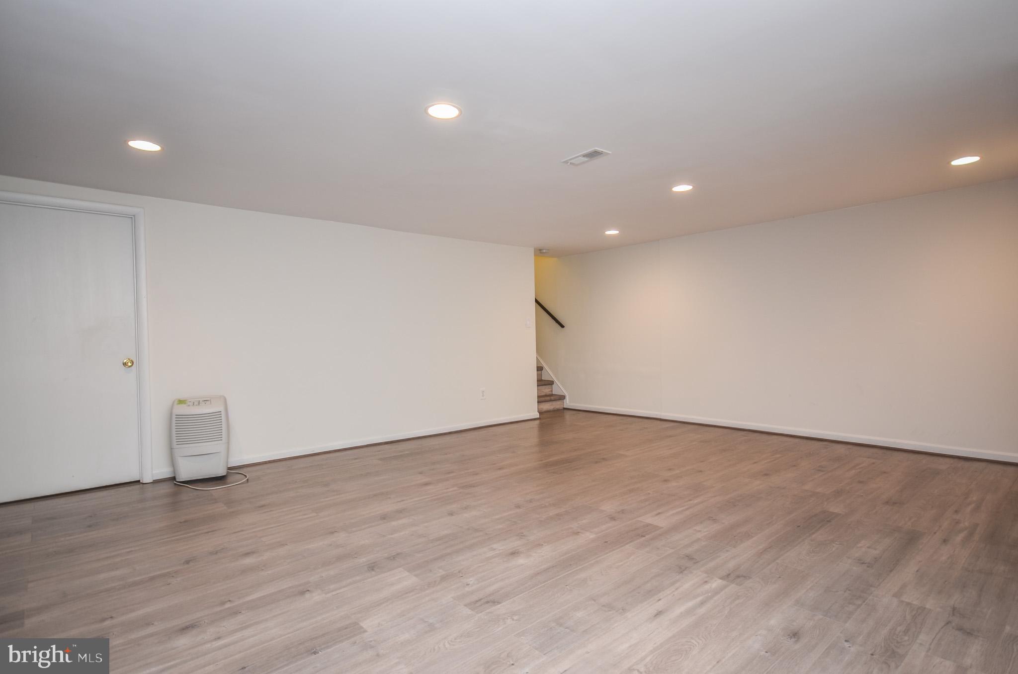 ESSEX PLACE - Residential Lease