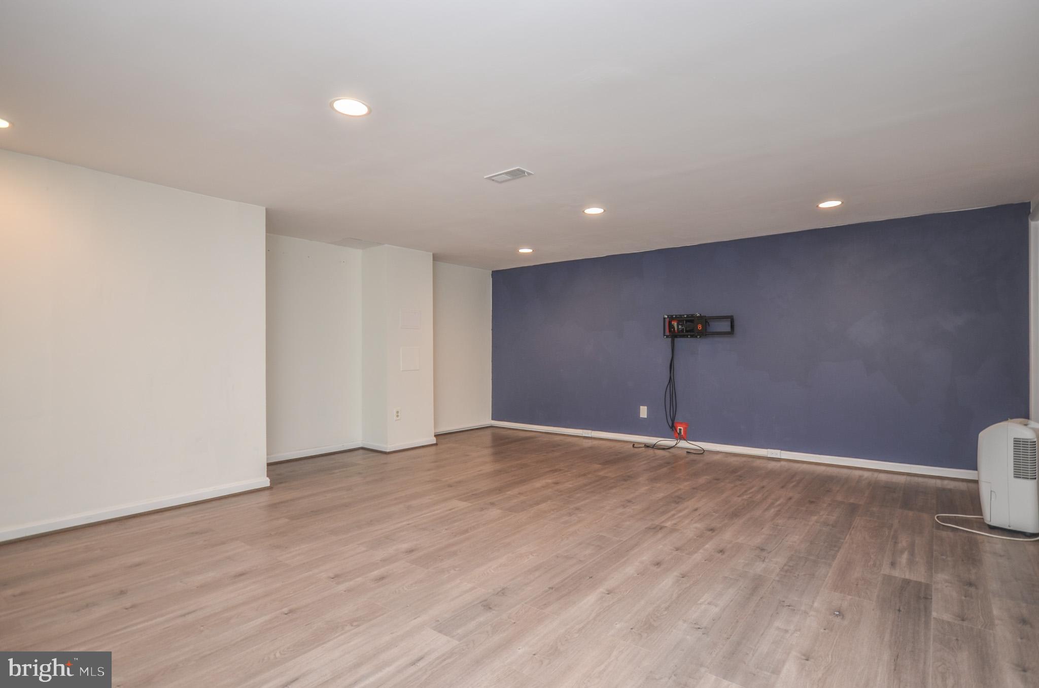 ESSEX PLACE - Residential Lease