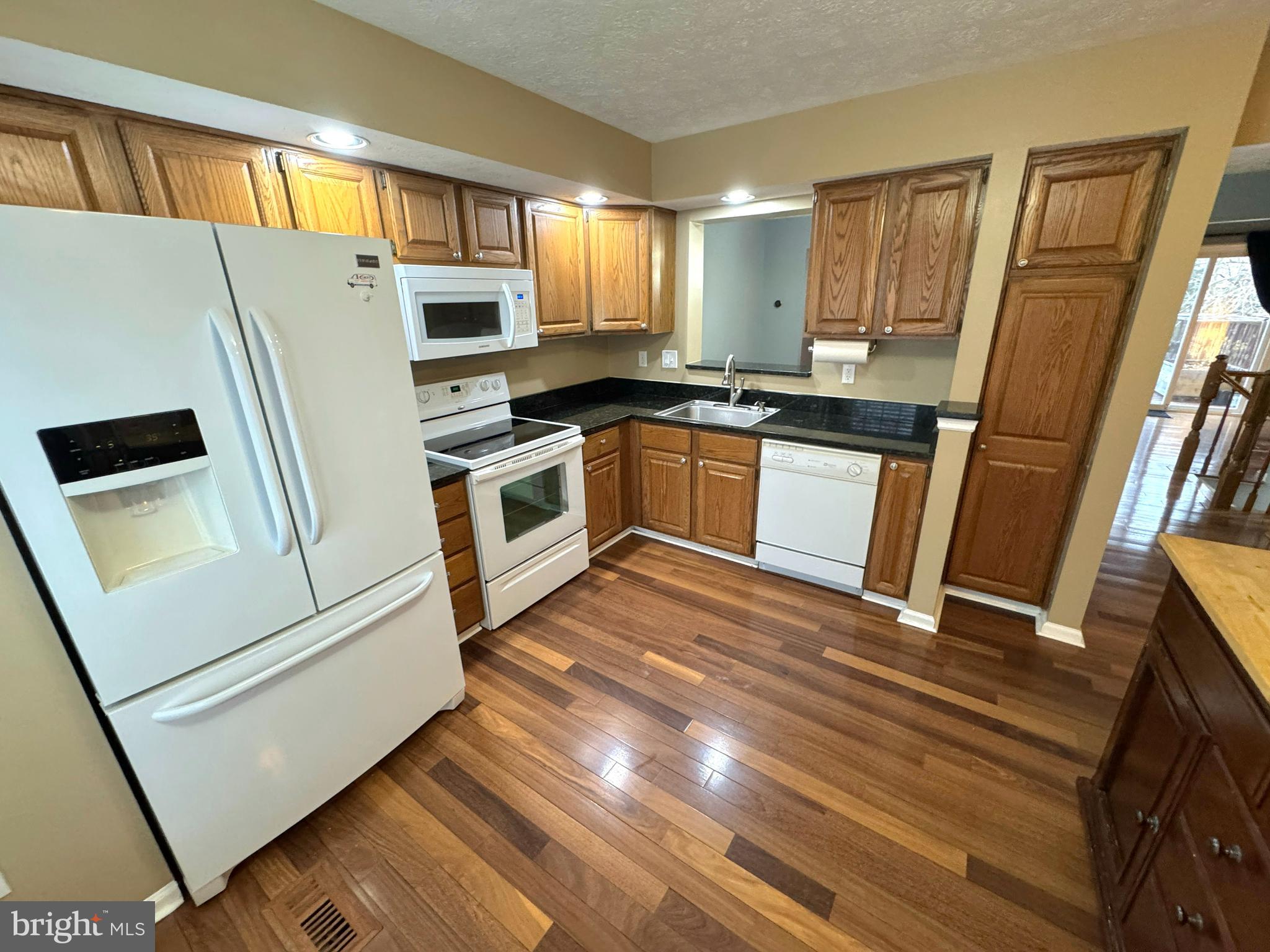 2108 COMMODORE COURT