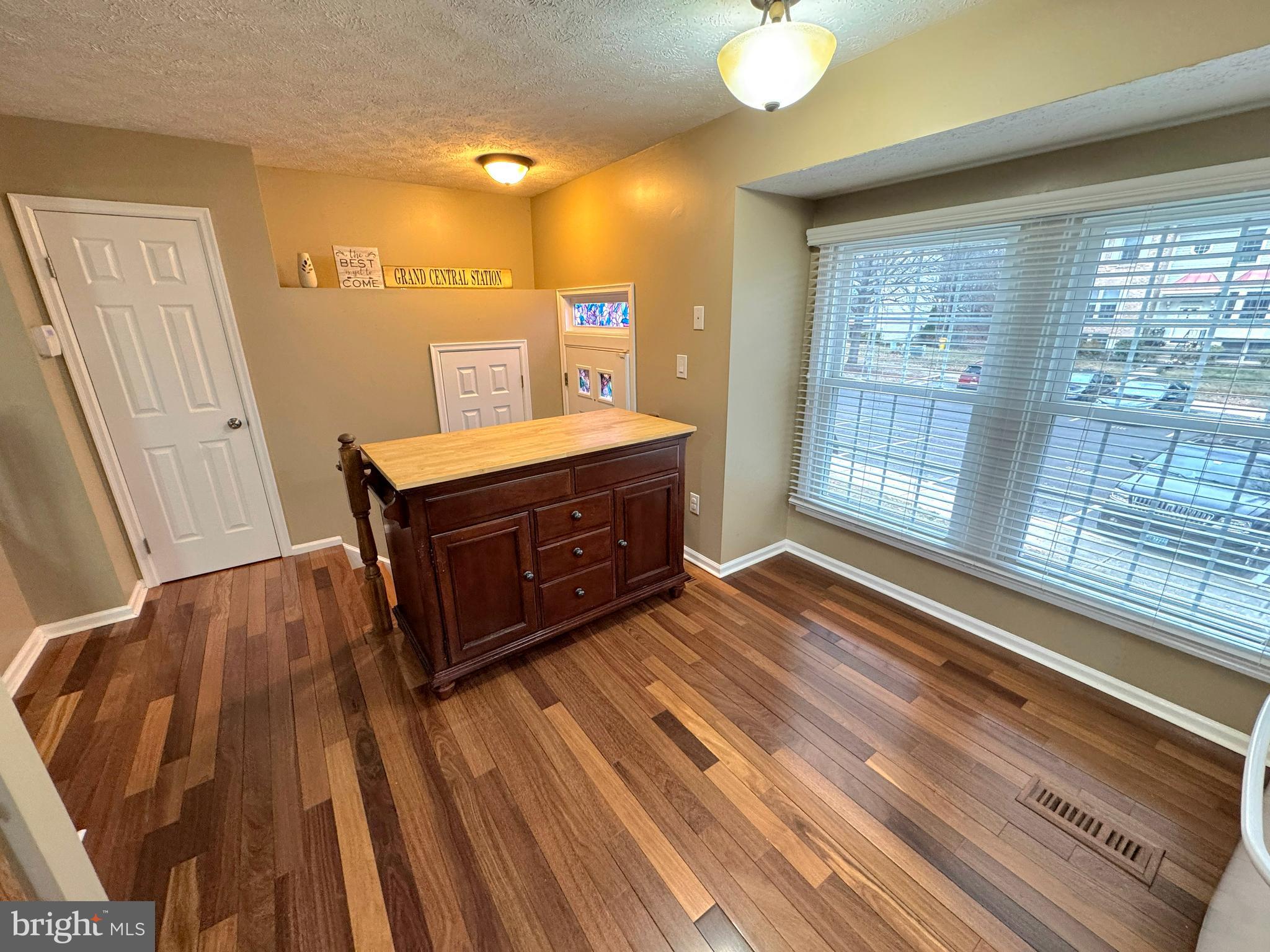 SEVEN OAKS - Residential Lease