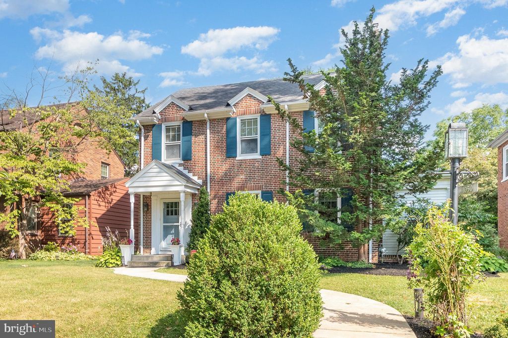 Photo of 1050 Helen Avenue, Lancaster, PA 17601 (MLS # PALA2057952)