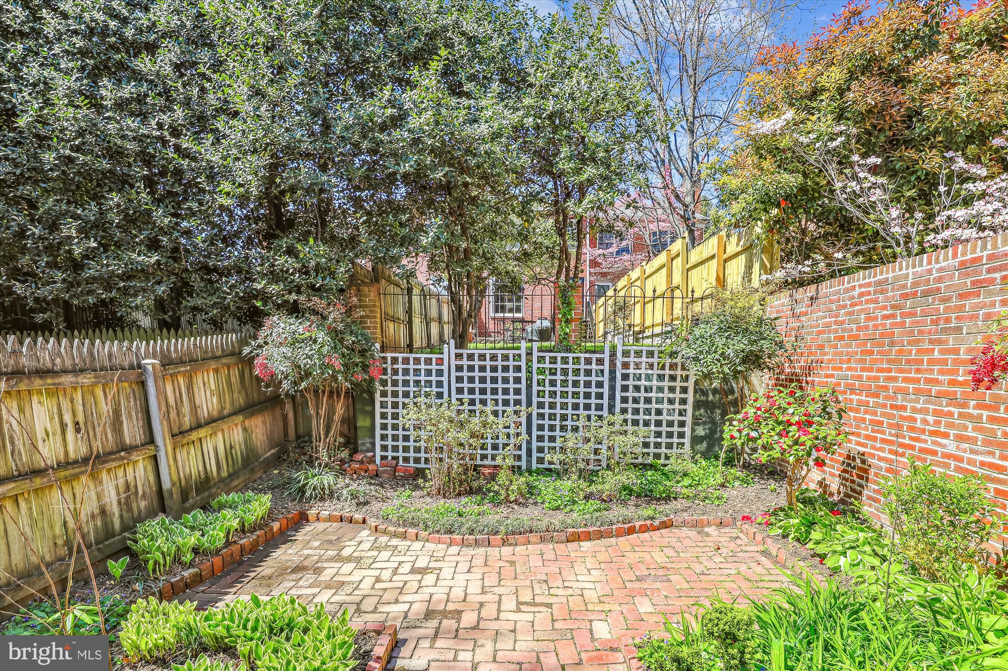 YATES GARDENS - Residential