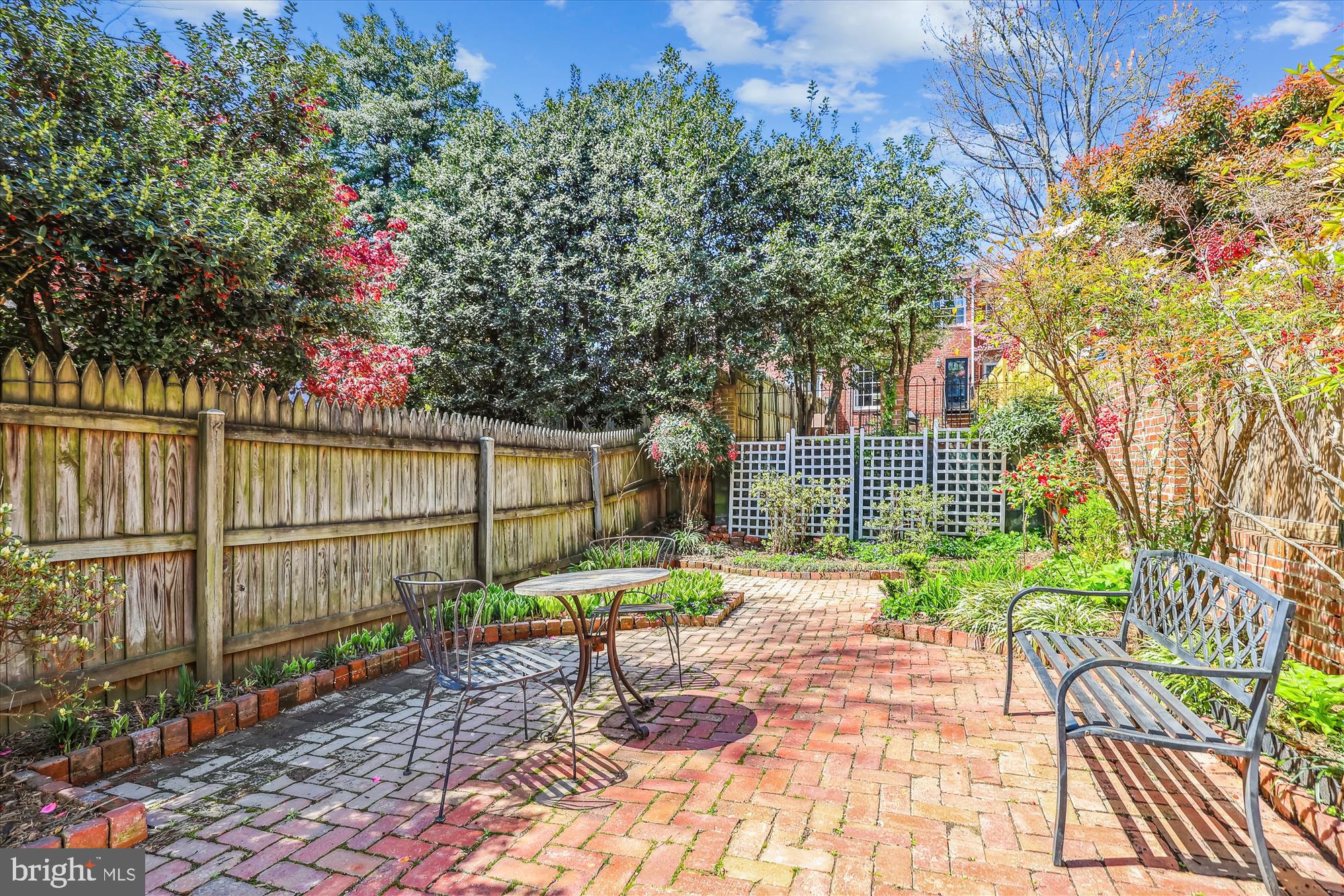 YATES GARDENS - Residential