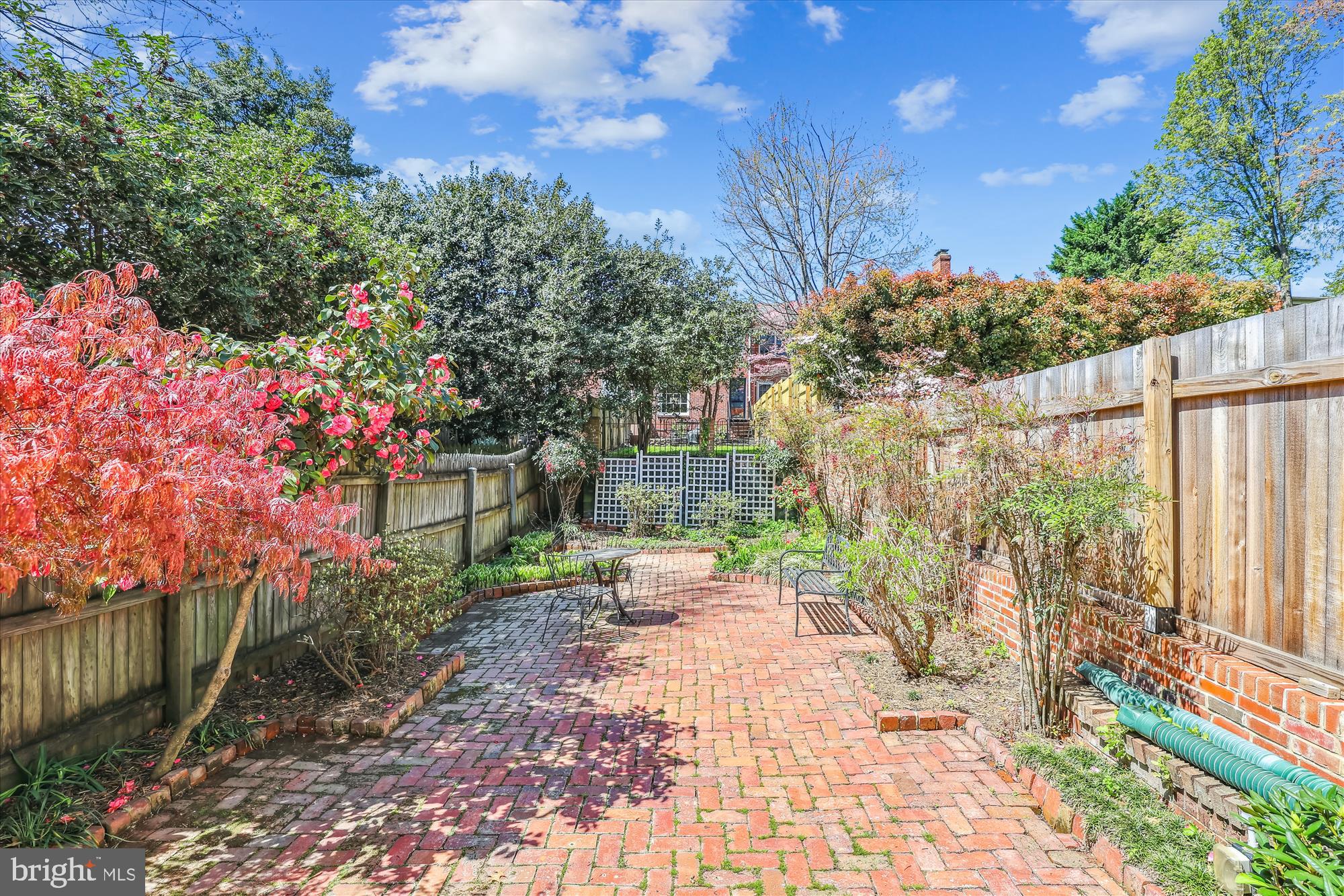 YATES GARDENS - Residential