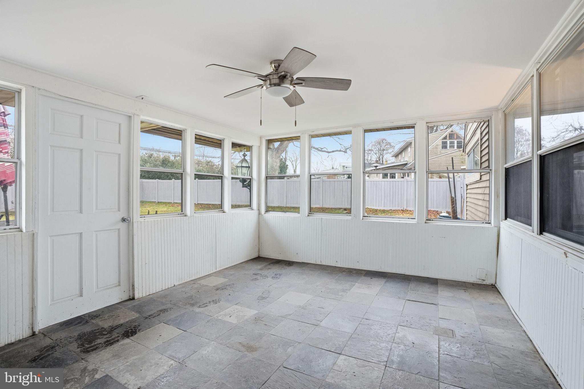 SNOWBALL GATE - Residential