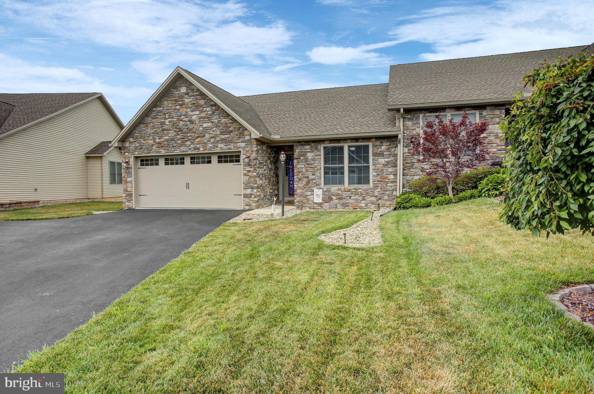 253 PIN OAK LANE