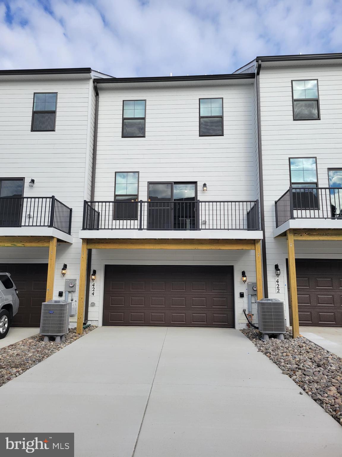 RENN QUARTER - Residential Lease