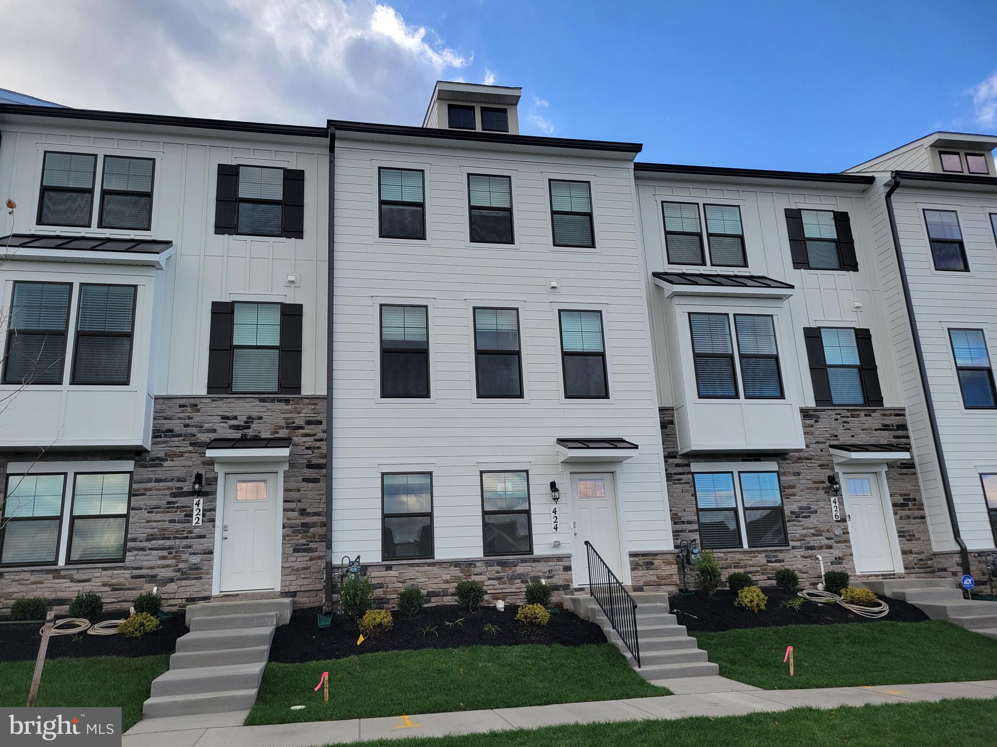 RENN QUARTER - Residential Lease