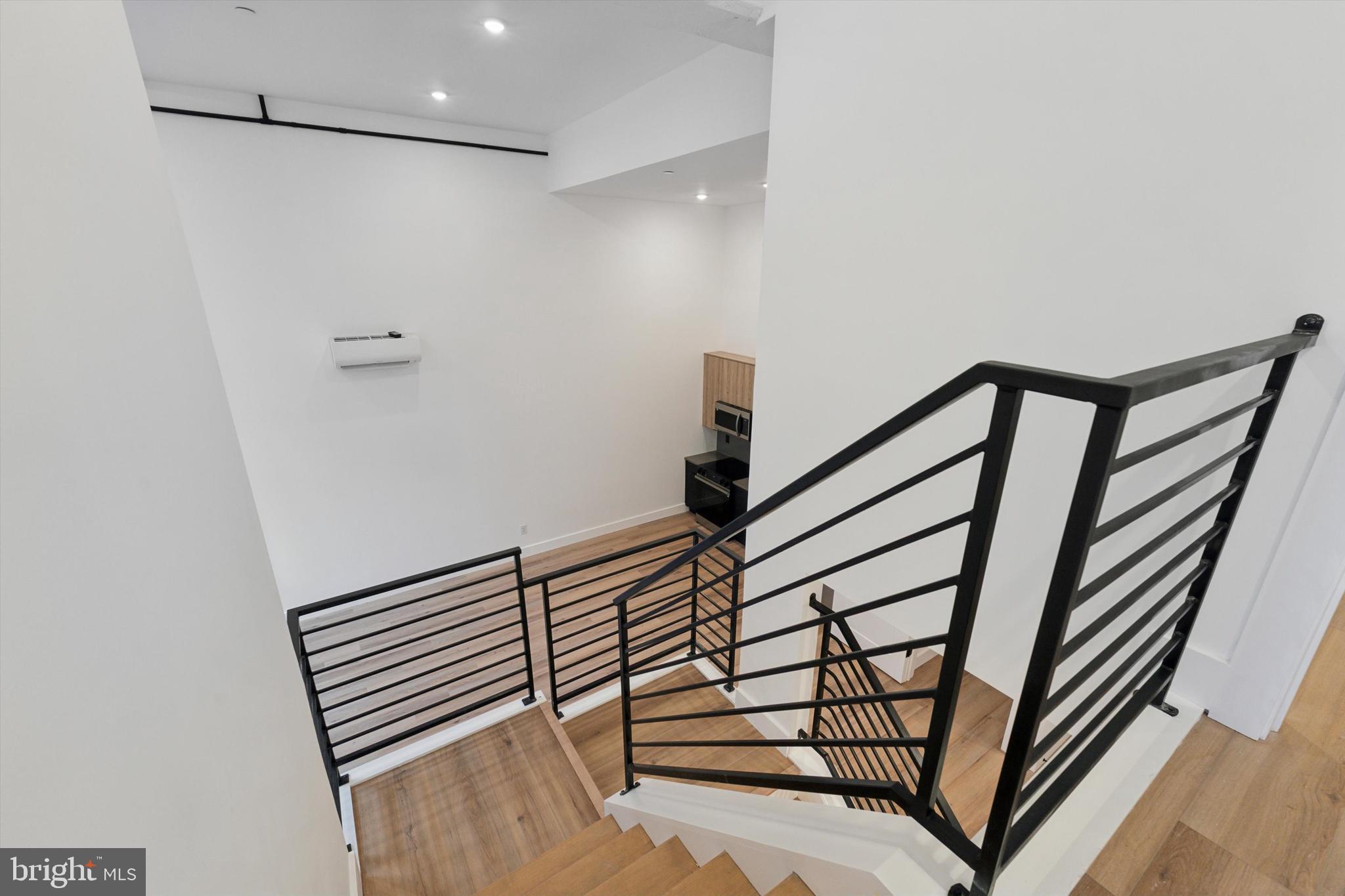 QUEEN VILLAGE - Residential Lease