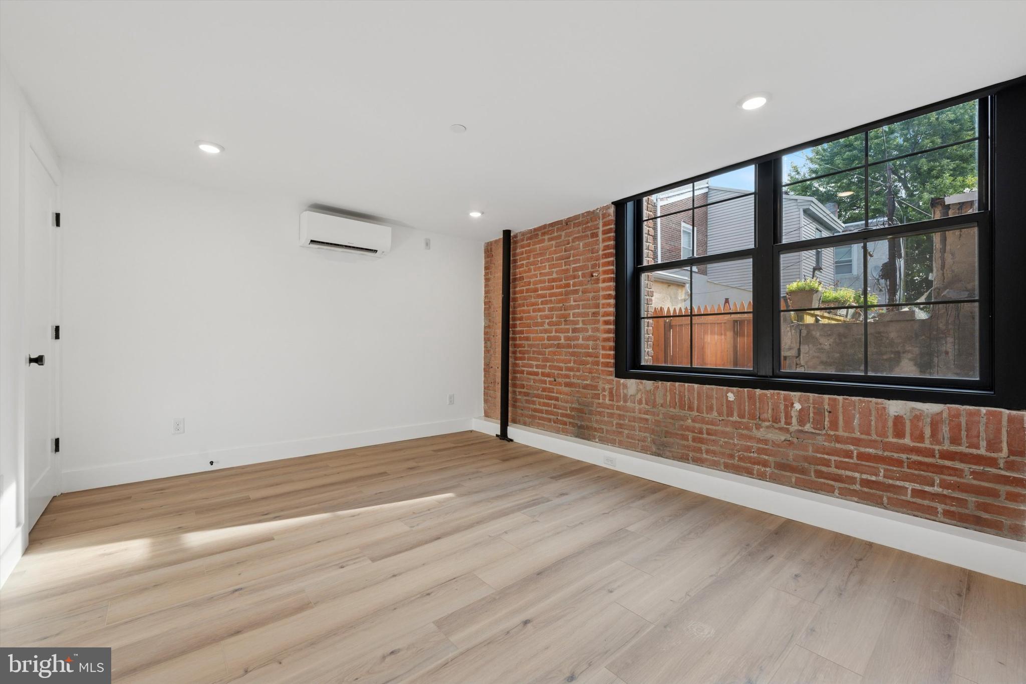 QUEEN VILLAGE - Residential Lease