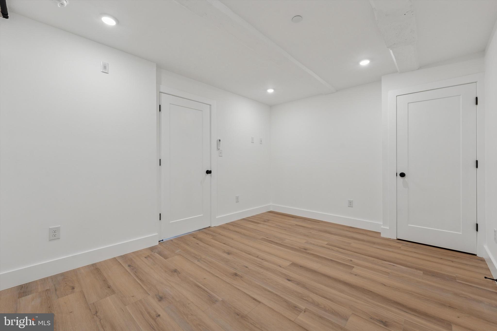 QUEEN VILLAGE - Residential Lease