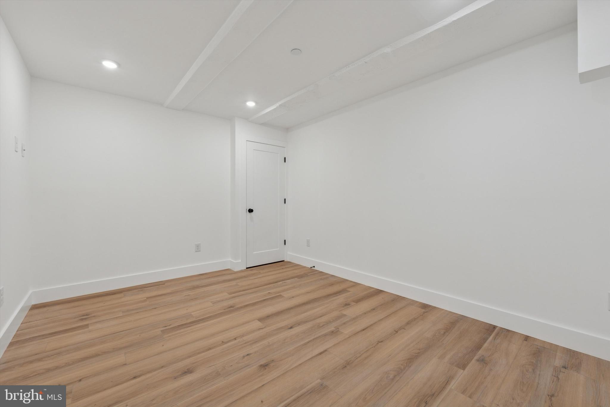 QUEEN VILLAGE - Residential Lease