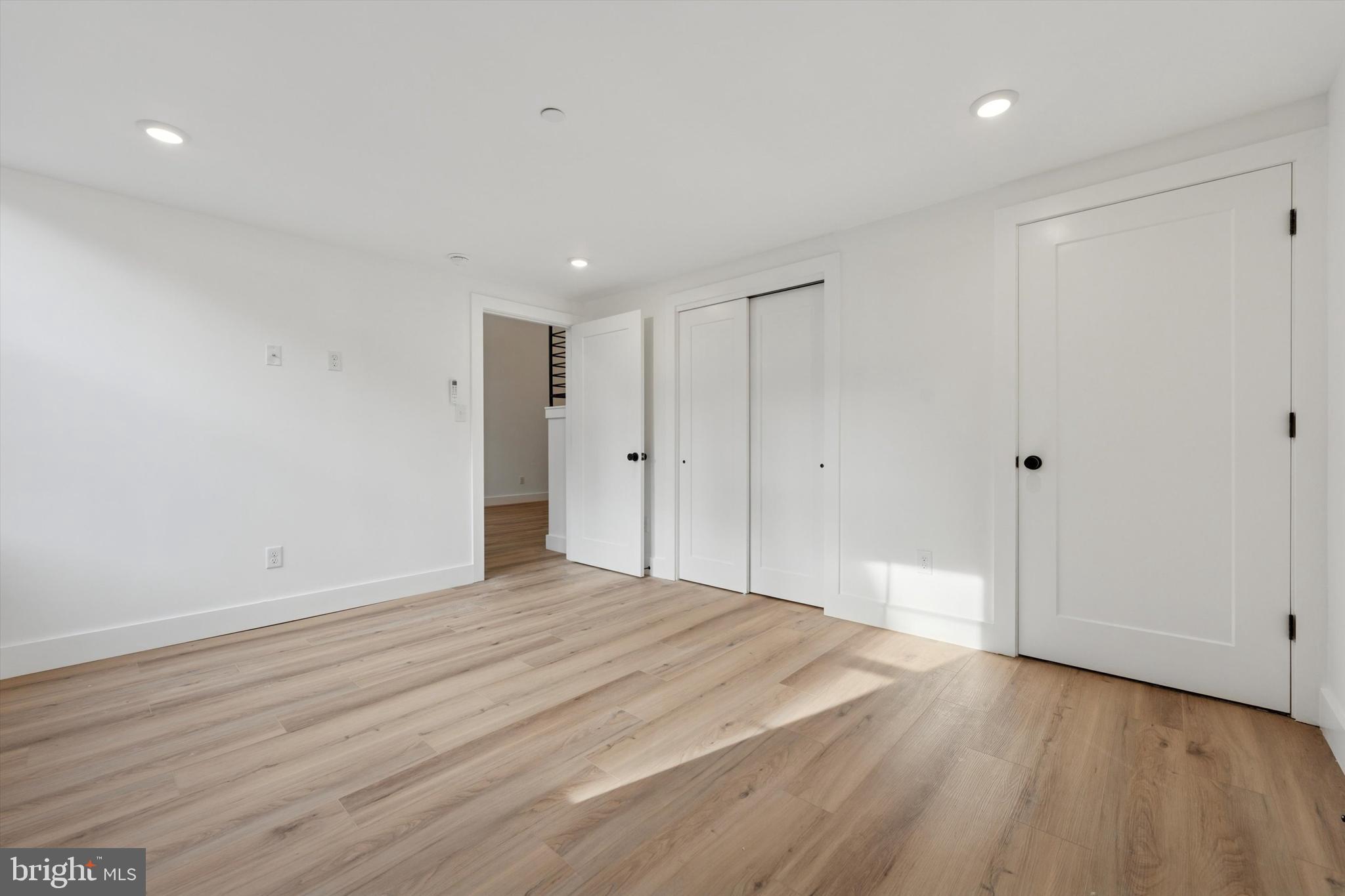 QUEEN VILLAGE - Residential Lease