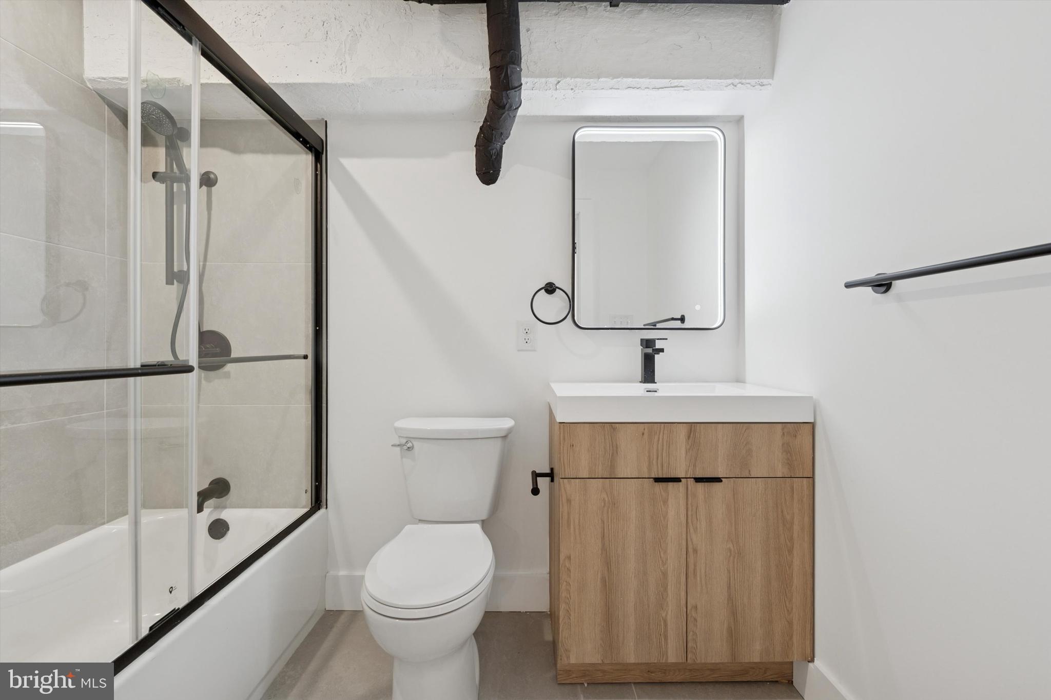 QUEEN VILLAGE - Residential Lease