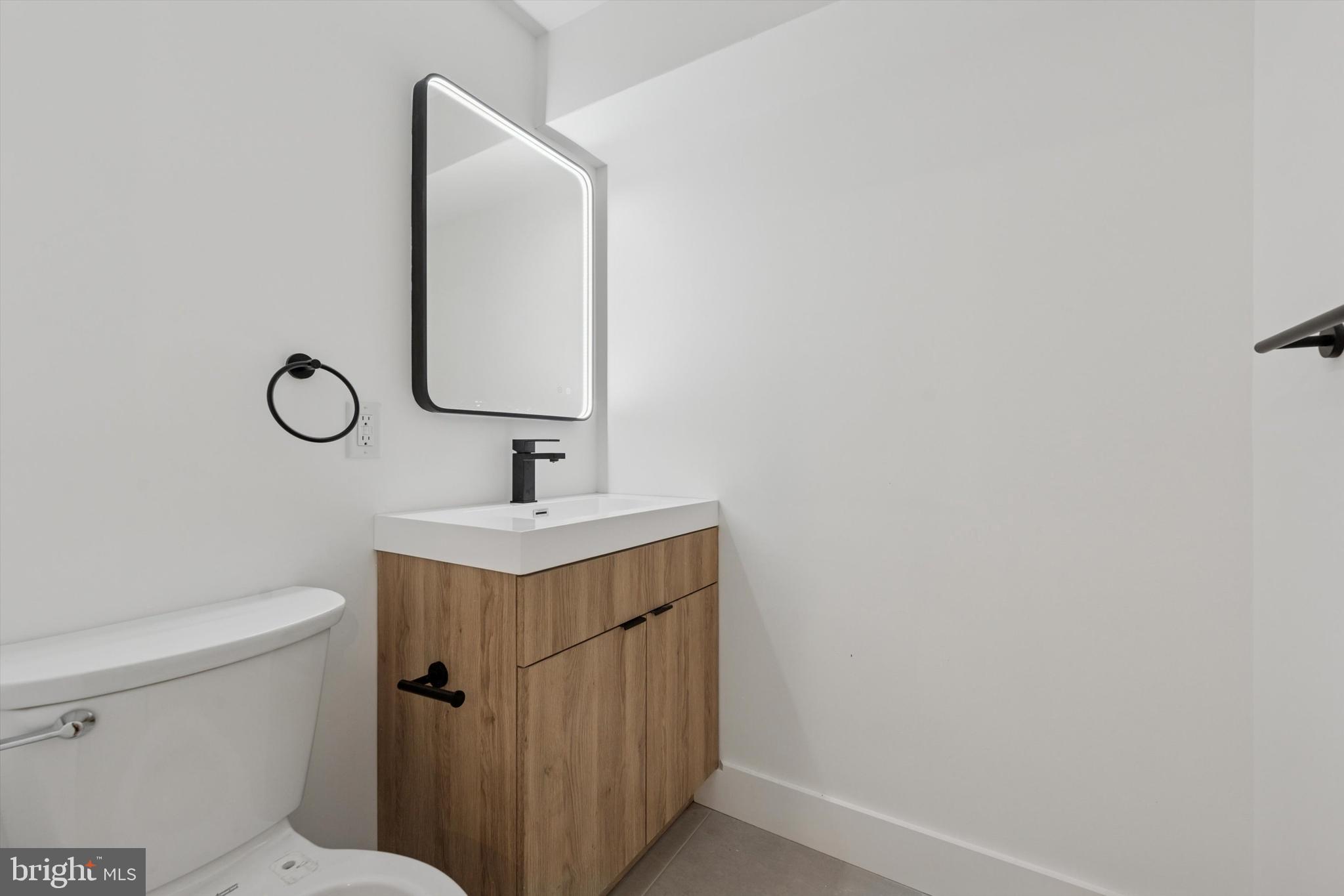 QUEEN VILLAGE - Residential Lease